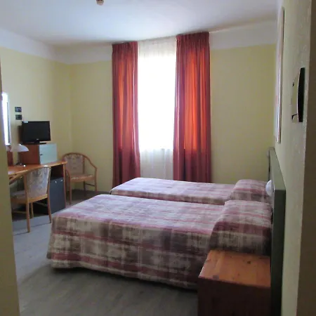 Hotel Alpi Del Mare 3*