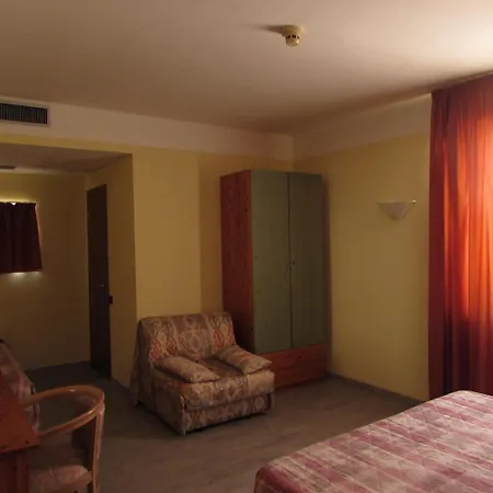 호텔 Alpi Del Mare 3*