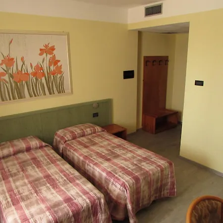 Hotel Alpi Del Mare