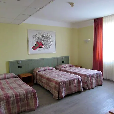 Hotel Alpi Del Mare